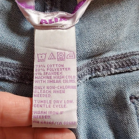 Ladies' Pull-on denim shorts size 12 - Picture 9 of 10